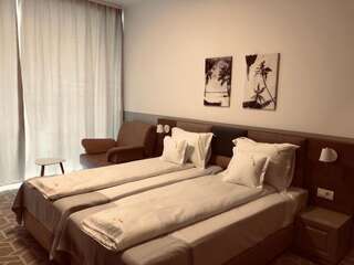 Отель Hotel Clas Mamaia Nord Мамайя Норд – Нэводари Двухместный номер с 2 отдельными кроватями и балконом-2